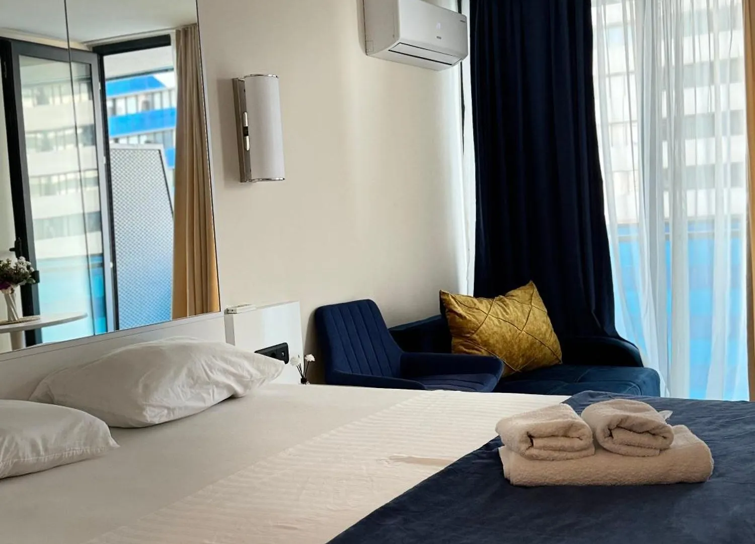 Aparthotel In Orbi City Sea View Batumi 0*,